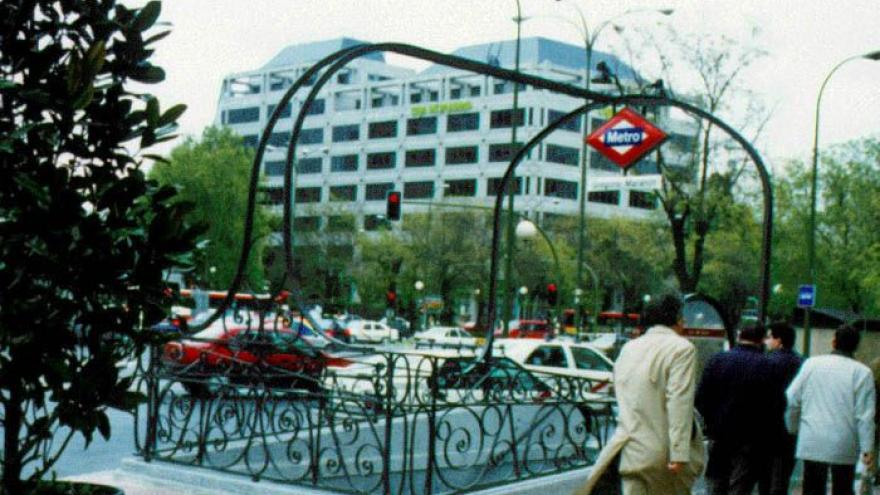 Boca de acceso a la estación de Gregorio Marañón