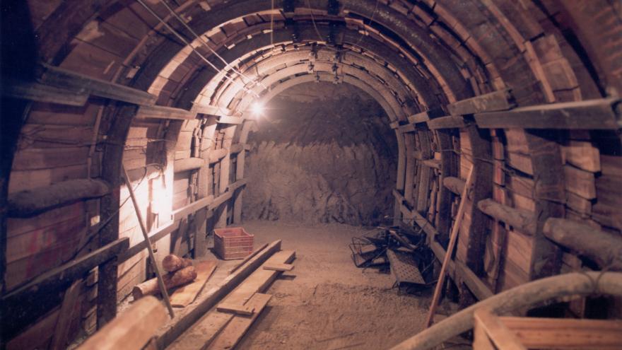 Ejecución caverna estación Guzmán el Bueno