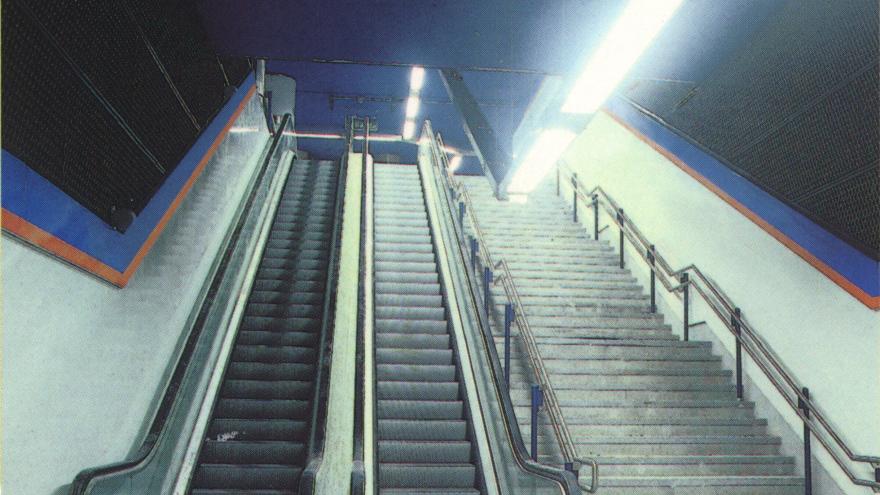 Escaleras fijas y mecánicas. Estación Gregorio Marañón