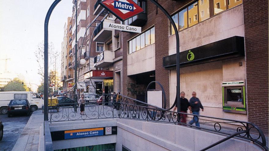 Acceso estación Alonso Cano