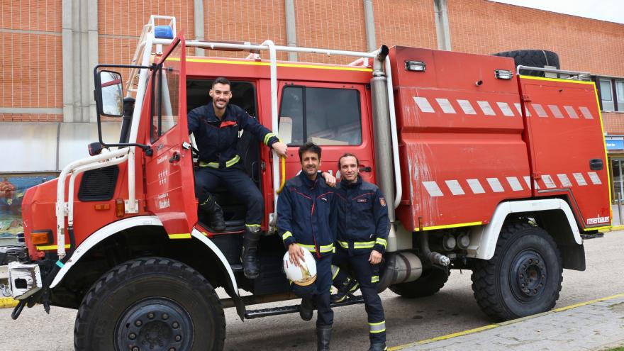 Bomberos de la Comunidad de Madrid en el Hospital Severo Ochoa en Navidad 2024