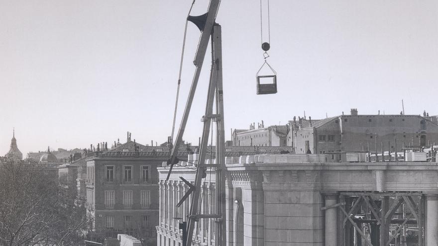 Parada 2: construcción del Banco de España con los granitos de Alpedrete.