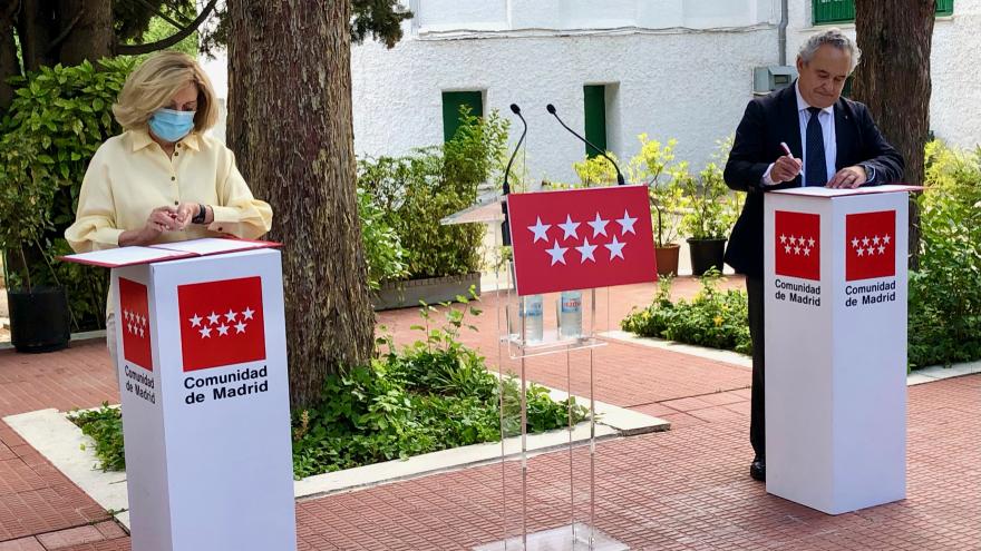 La consejera Concepción Dancausa durante la firma del convenio