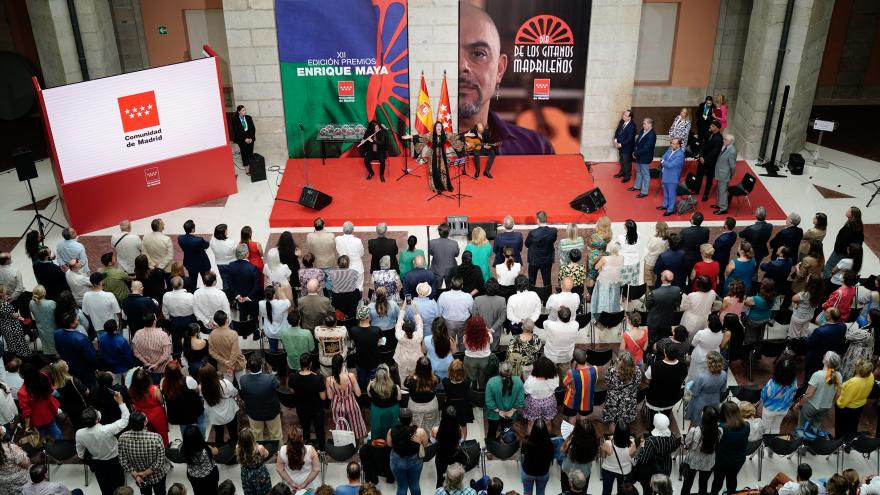 La consejera Concepción Dancausa con los galardonados