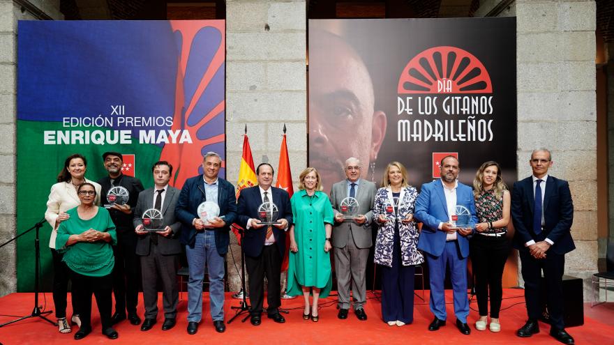 La consejera Concepción Dancausa con los galardonados