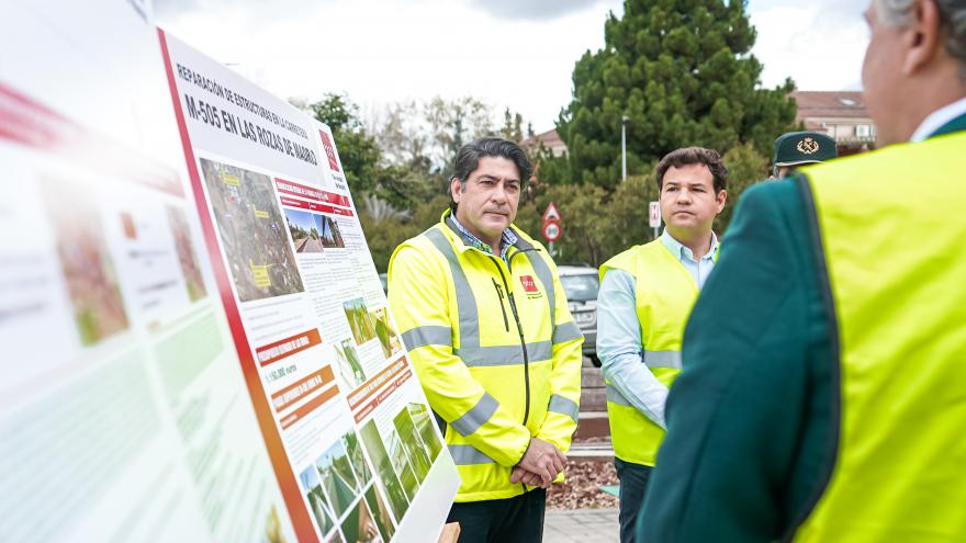 El consejero paseando por la obras