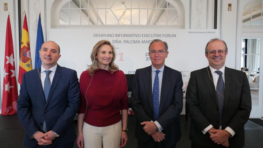 La consejera Paloma Martín durante el desayuno