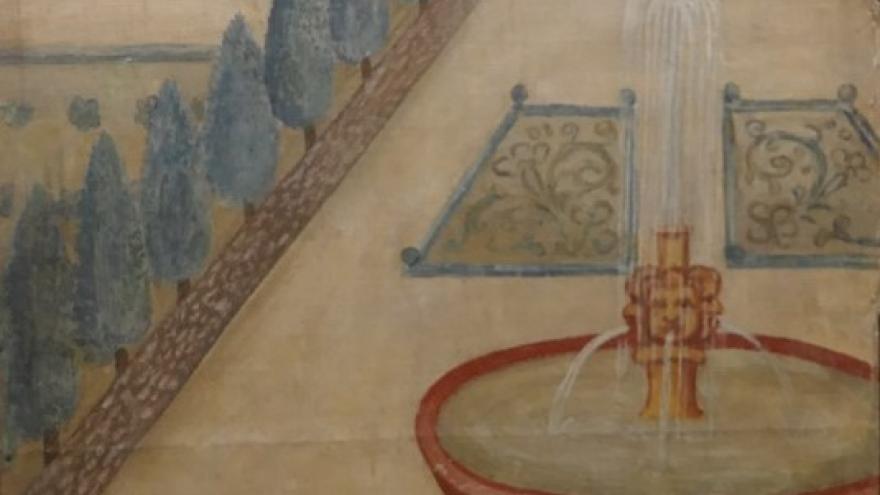 Detalle de un panel del biombo después de su restauración, se aprecia una parte de los jardines, fuente en primer plano