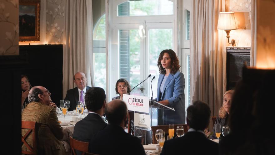 La presidenta durante el encuentro en el Círculo de Navarra