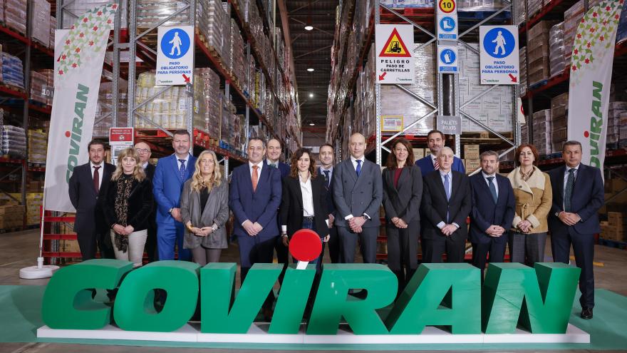 La presidenta en su visita a la sede de Coviran 