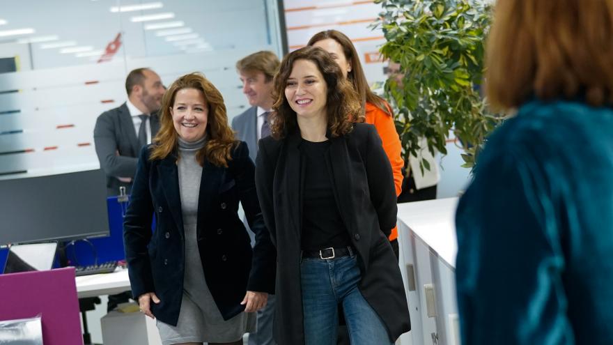 La presidenta en su visita a la farmacéutica 