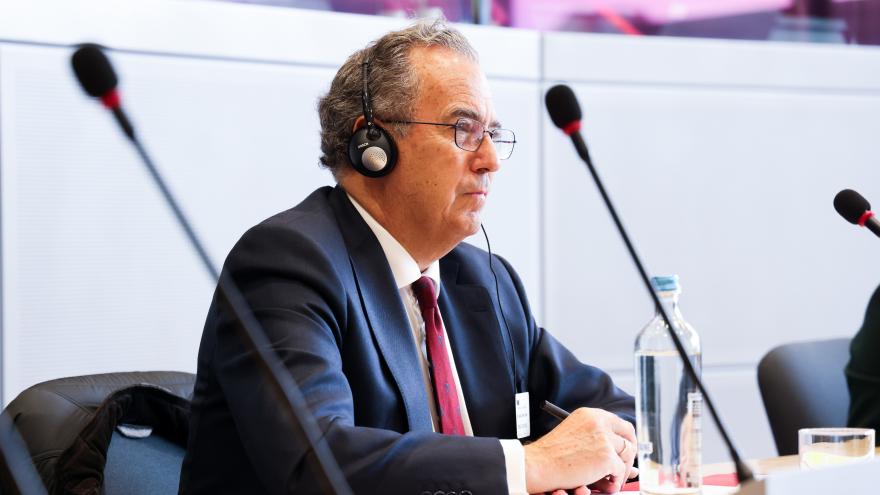 El portavoz Enrique Ossorio durante la reunión