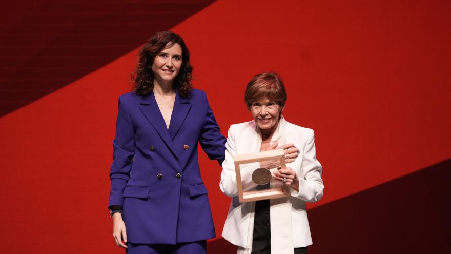 La presidenta durante la entrega de los premios