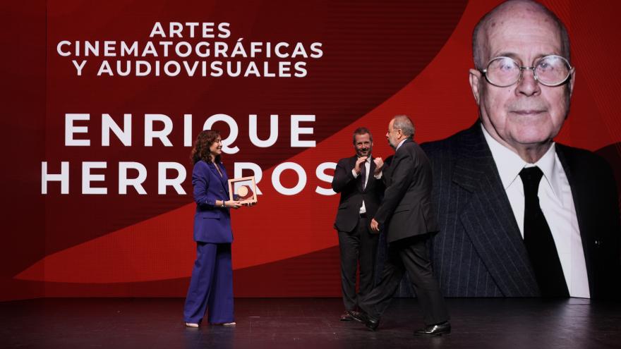 La presidenta durante la entrega de los premios