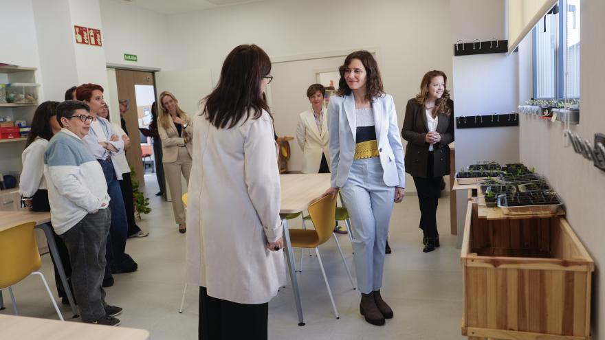 Díaz Ayuso subraya el fortalecimiento de la Atención Primaria madrileña con la apertura de dos nuevos centros sanitarios públicos en Parla Díaz Ayuso en el centro de salud de Parla