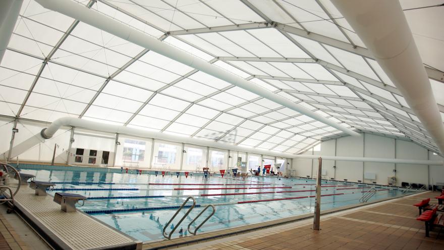 PISCINA EXTERIOR CUBIERTA