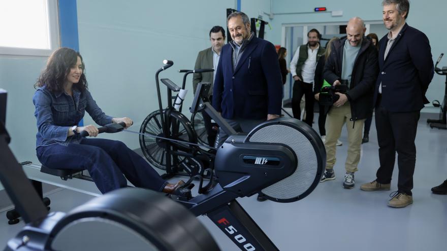 Díaz Ayuso inaugura el nuevo gimnasio municipal de Cenicientos La presidenta Isabel Díaz Ayuso durante la inauguración