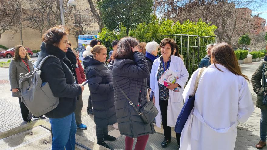 Salida al mercado con pacientes del Centro de Salud Rafael Alberti