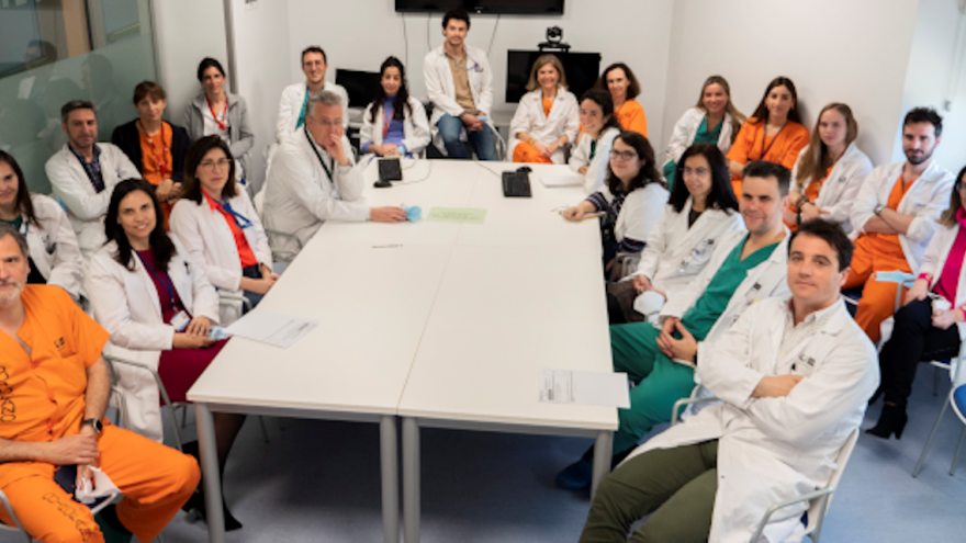 Imagen de parte del comité multidisciplinar de cáncer colorrectal del Hospital Universitario Ramón y Cajal