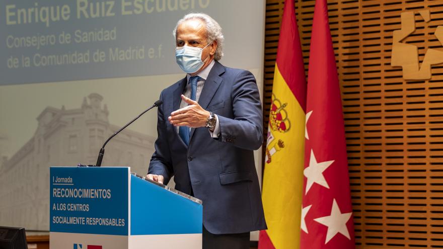 El consejero de Sanidad, Enrique Ruiz Escudero, durante su intervención