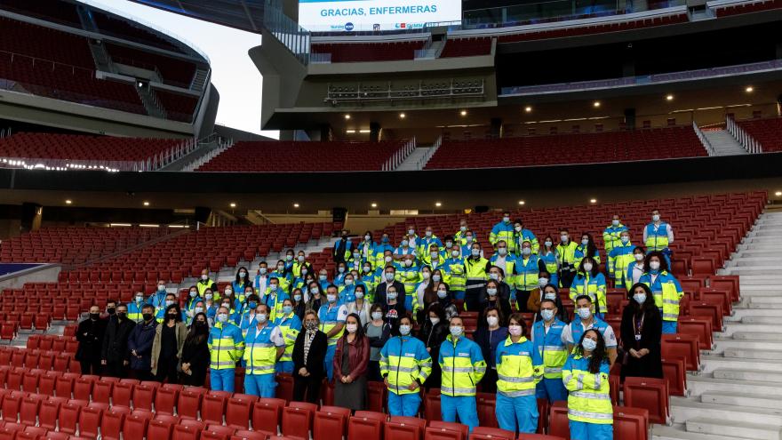 Enfermeras en la grada del Wanda Metropolitano