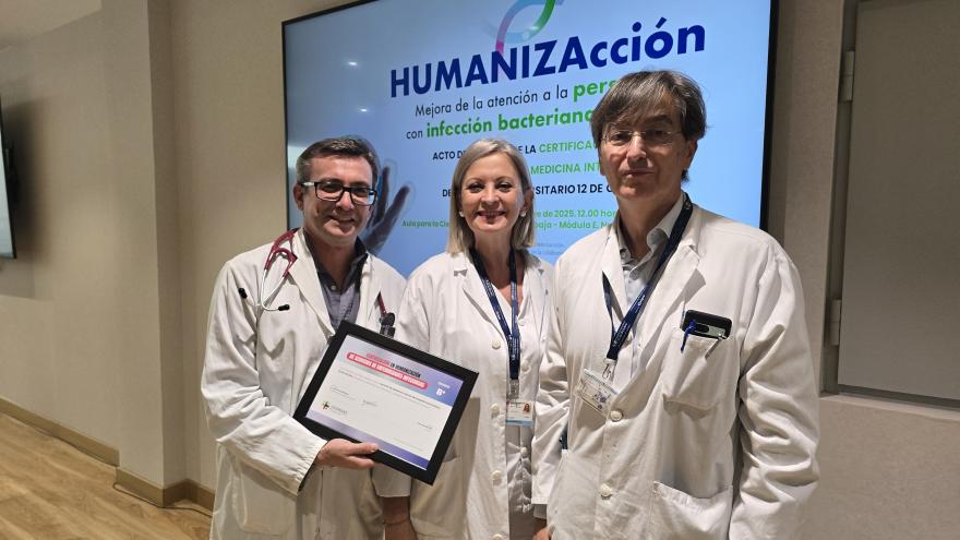 Profesionales de Medicina Interna del Hospital 12 de Octubre con la certificación