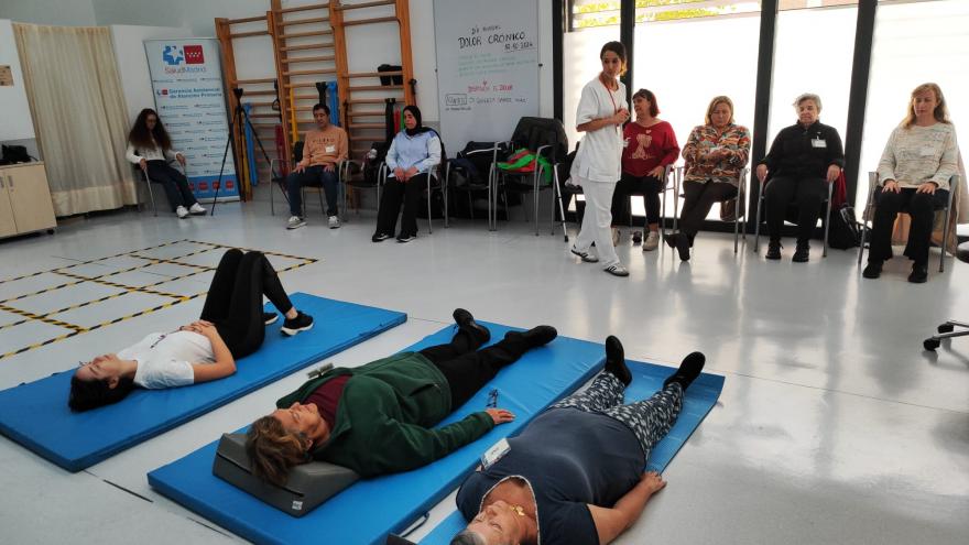 Usuarias realizando ejercicios de fisioterapia