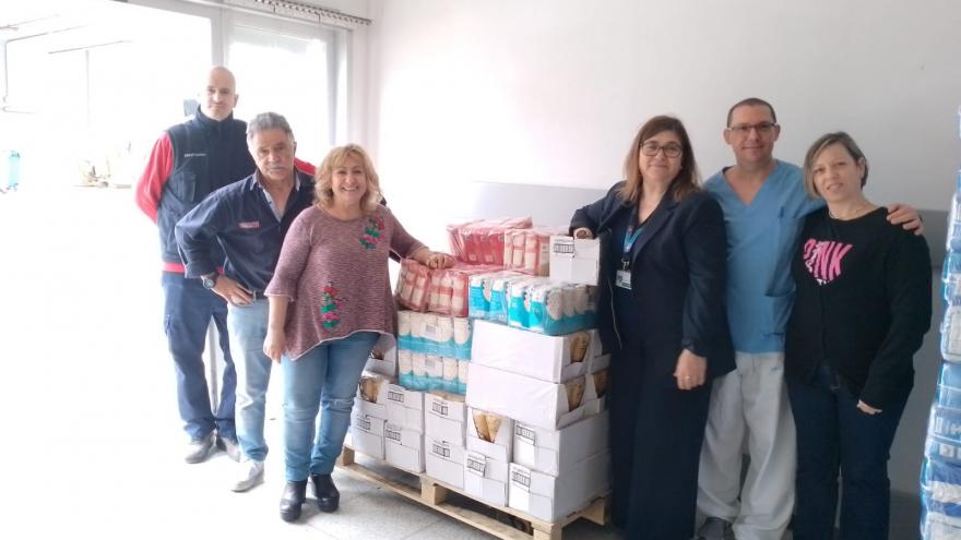 Imagen de la entrega de alimento a Juventudes Hospitalarias de Parla