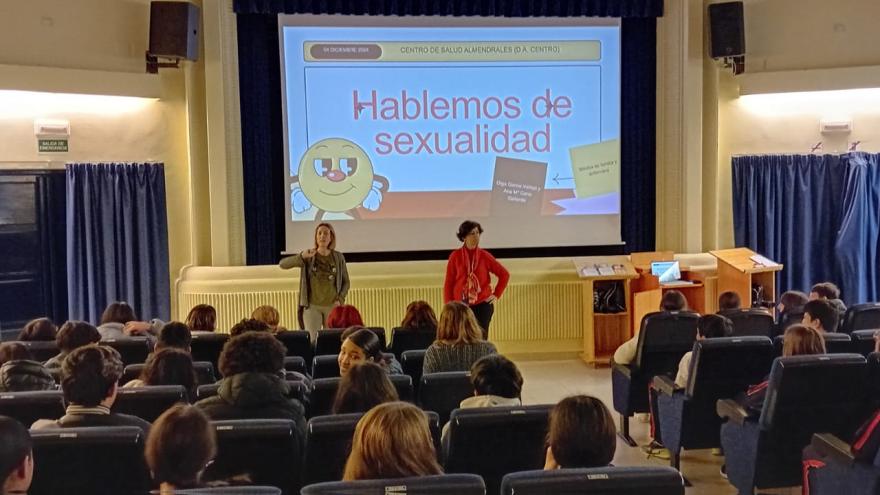 profesionales de Almendrales formando en prevención de ITS a estudiantes