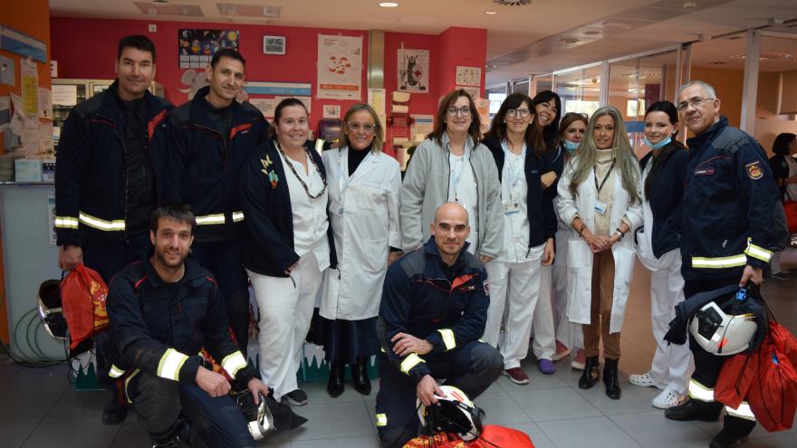Visita de los Bomberos a Urgencias Pediátricas