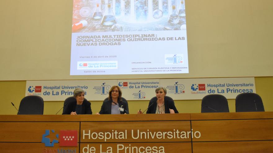 La doctora Carmen Cárcamo; la directora médico, Gloria Torralbo; y la doctora Teresa Pérez 