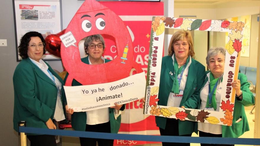 INFORMADORAS INVITANDO A DONAR SANGRE