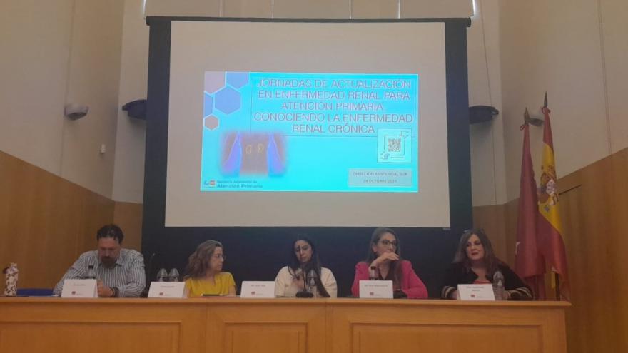 mesa de la jornada de ERC en la Dirección Asistencial Sur