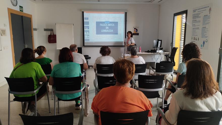 charla de fisioterapia en el centro de salud Valdelasfuentes