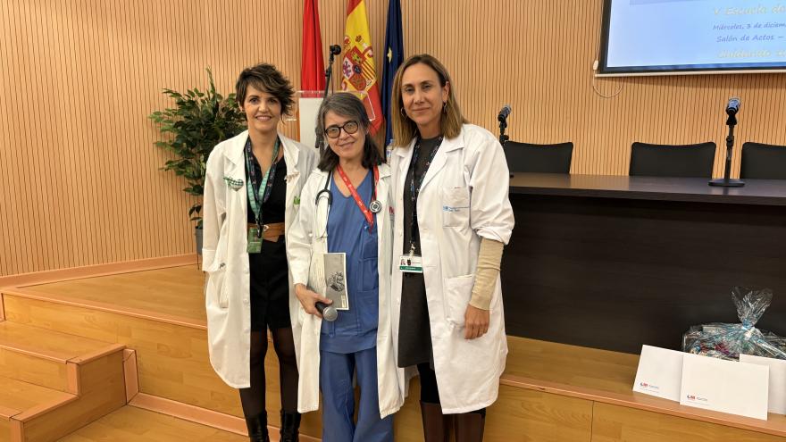 Profesionales sanitarias en un evento sobre cáncer y nutrición