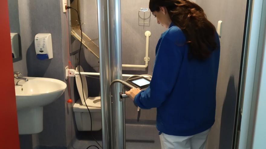 El hospital de Fuenlabrada utiliza tecnología innovadora para la desinfección de sus instalaciones