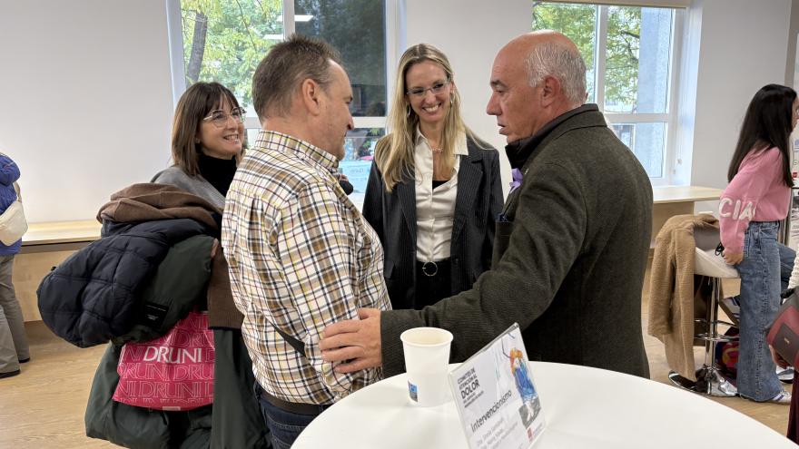 La viceconsejera de Sanidad y el director gerente del Hospital con los pacientes