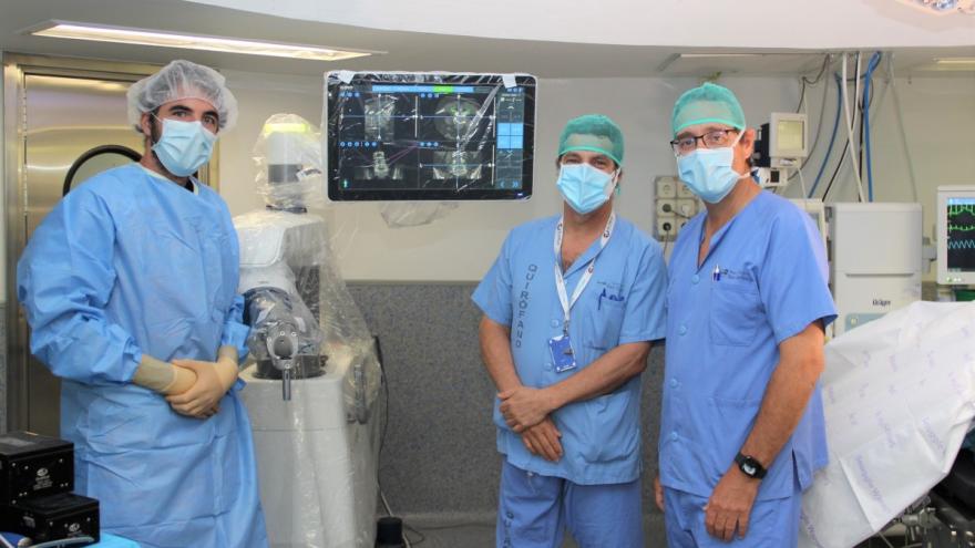 EQUIPO DE CIRUGÍA ROBÓTICA DEL SERVICIO DE TRAUMATOLOGÍA