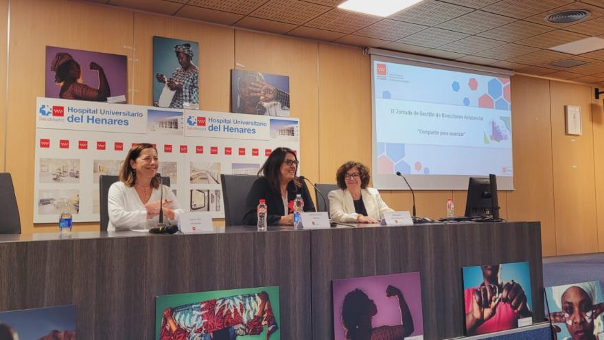 mesa de clausura, con Paloma Santos y las directoras asistenciales de la Sureste