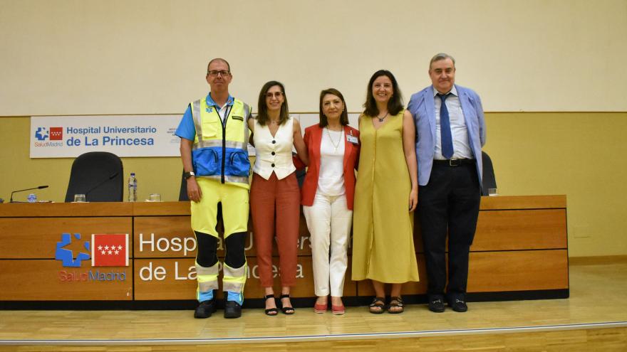 Pilar prieto Alaguero, directora de Enfermeria del Hospital de La Princesa junto a los intervinientes en la mesa 