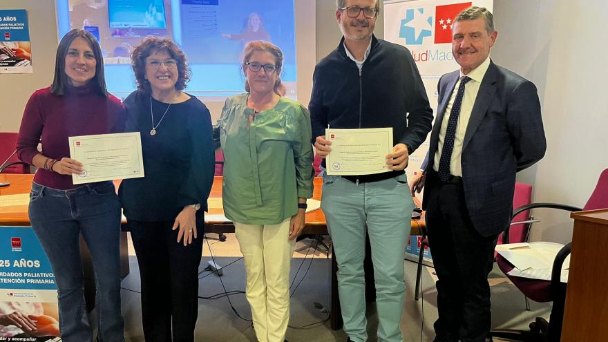 Atención Primaria celebra el 25 aniversario de la creación de los Equipos de Soporte de Atención Paliativa Domiciliaria Recogida de diplomas por parte de la Dirección Asistencial Noroeste