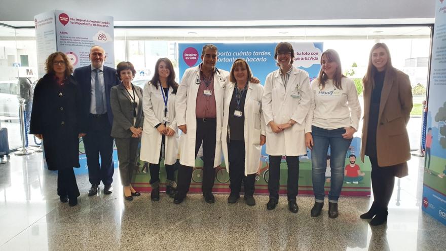 foto de familia de profesionales sanitarios