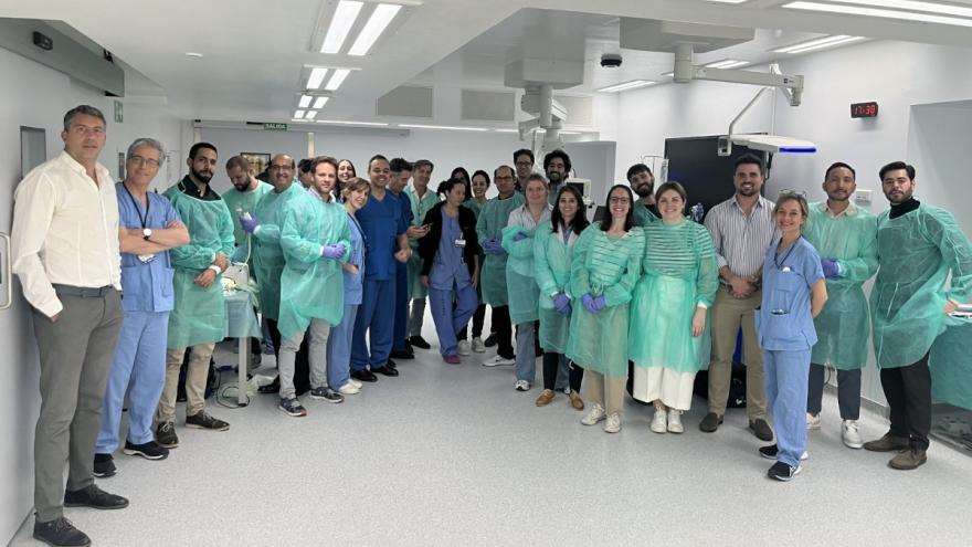 Instructores y alumnos durante el curso en el Smart Health Center del Clínico San Carlos