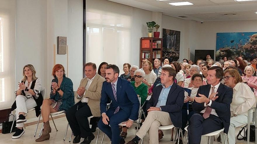 Personas asistentes a un acto