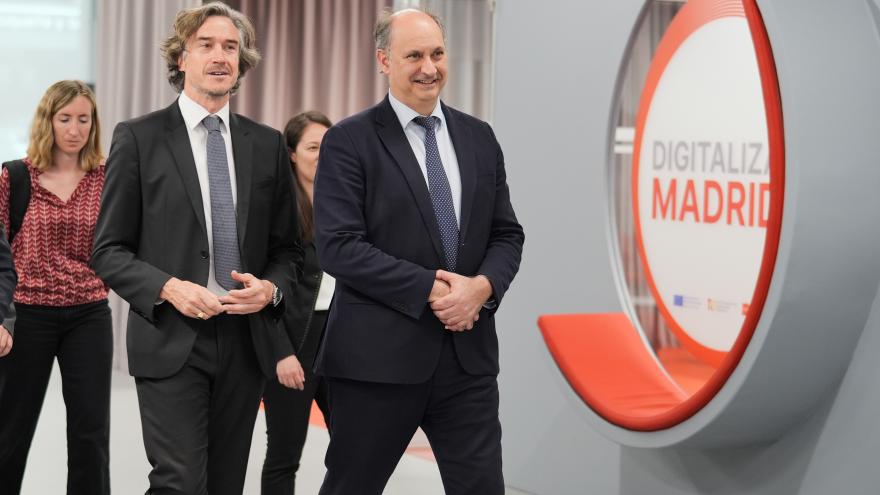 La Comunidad de Madrid firma un acuerdo para formar y sensibilizar a ciudadanos y empresas sobre los riesgos y desafíos del entorno digital