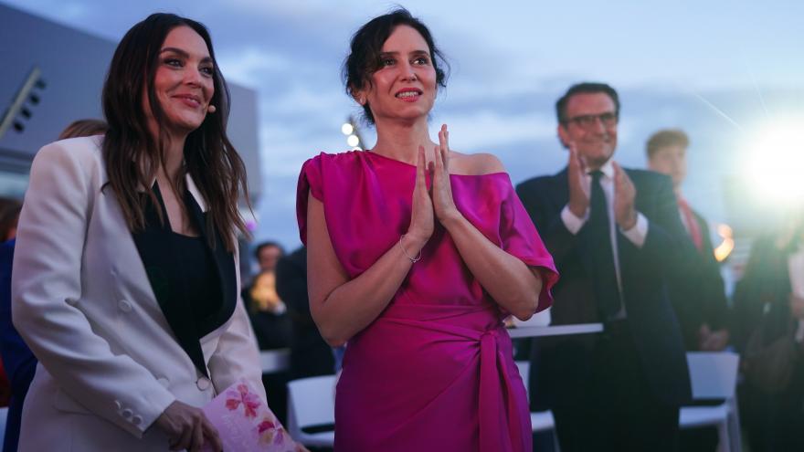 La presidenta Isabel Díaz Ayuso en el centro comercial LaFinca Grand Café
