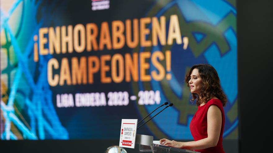 Díaz Ayuso celebra con el Real Madrid su 37ª Liga ACB: “Estas semanas de gloria van a quedar en la memoria de millones de personas” La presidenta Isabel Díaz Ayuso