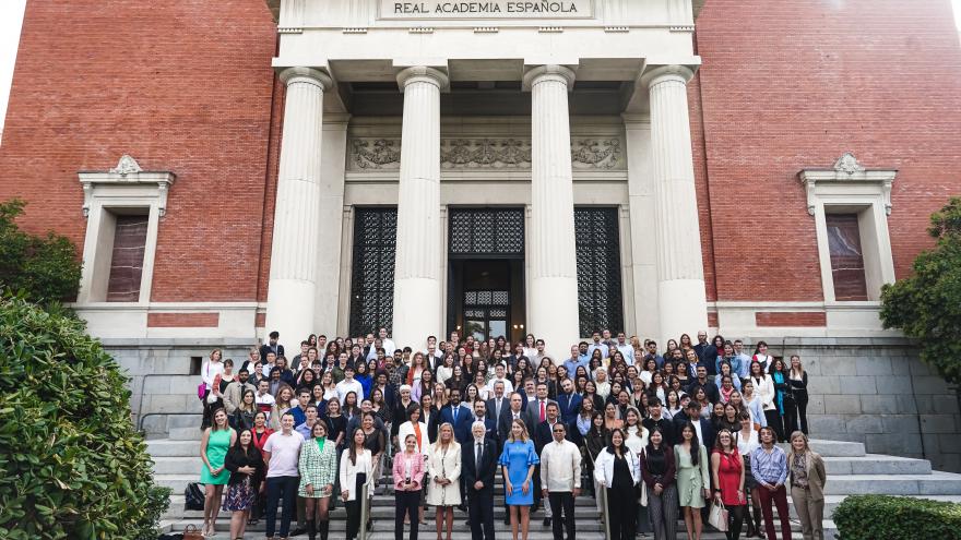 La viceconsejera de Política Educativa ha recibido a estos jóvenes que trabajarán en centros escolares de la región