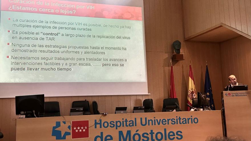 El doctor Santiago Moreno durante su conferencia "Hacia la erradicación del VIH