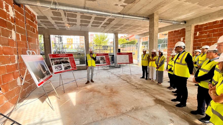 El consejero Enrique López en las obras